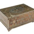Coffret rectangulaire en noyer à incrustations en os. Venise, XV-XVIe siècle. 