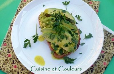 Ma tartine à l'avocat & huile de curry maison, comme dans une " Very easy kitchen "