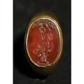 Bague en or moderne sertissant une intaille en cornaline d'époque romaine,  III siècle 