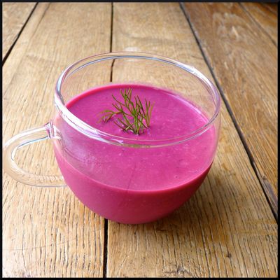 soupe glacée de betterave et pain aux flocons d'avoine