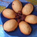 Madeleines aux fraises séchées