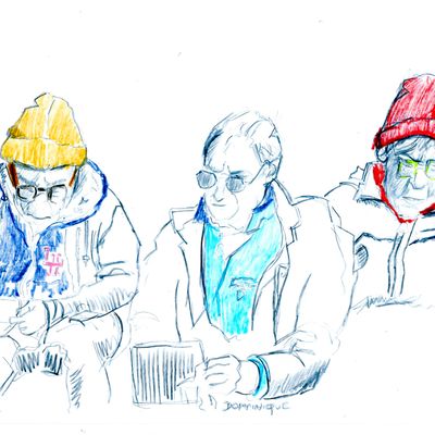 Croqueurs concentrés.