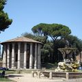 LE TEMPLE D'HERCULE ET SA FONTAINE