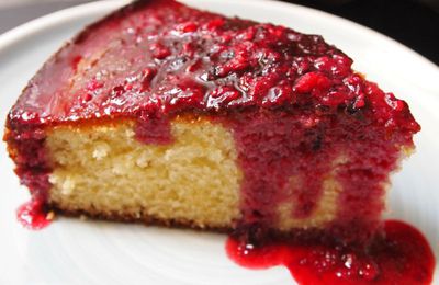 027 Gâteau léger à la ricotta et son coulis de fruits très rouge