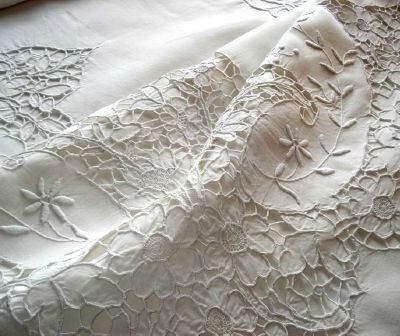 Le trousseau, trésor du passé, la petite mercerie Emmaus le plessis trevise