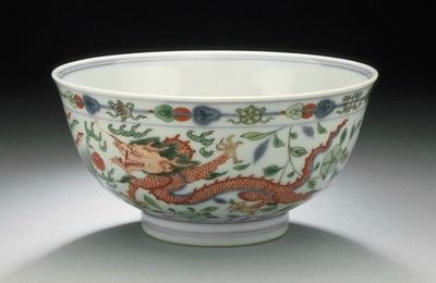 Pair of Bowls (Wan) with Dragons Chasing Flaming Pearl, Qing dynasty, Kangxi mark and period, 1662-1722