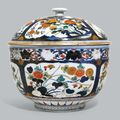 A large Japanese Imari circular tureen and cover, Edo period, early 18th century