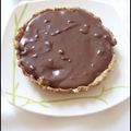 Compotée vanillée à la banane et chocolat aux éclats d'amandes en tartelettes pour maman au bout du rouleau...