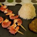 Brochettes de crevettes au Serrano et sa compotée de pêche et nectarine à la vanille