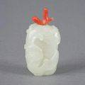 Chine - tabatière en jade néphrite céladon décor de chauve souris - bouchon corail