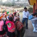 Un collège privé de Cusco venant distribuer aux