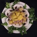 Salade de thon et de pommes de terre, sauce au curcuma