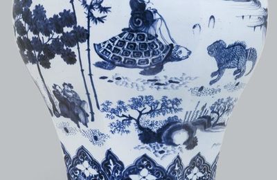 A large Dutch Delft blue and white vase, late seventeenth century