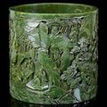 Rare et important pot à pinceaux en jade vert épinard sculpté, bitong. Chine, Dynastie Qing, XVIIIème-XIXèmr diècle