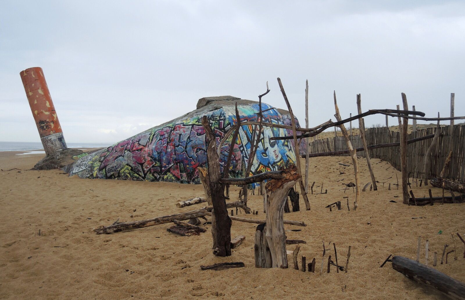Tarnos, plage du métro, blokhaus et bois flotté, mars 2025 (40)