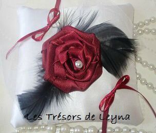 Coussin thème mariage baroque, blanc, noir, rouge