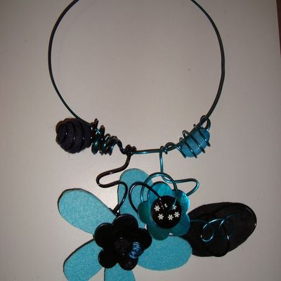 au noir de ta racine, au bleu de ta fleur...