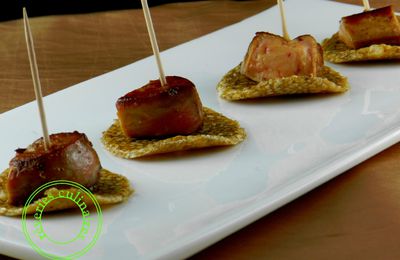 Cubes de foie gras sur tuiles de nougatine au sésame