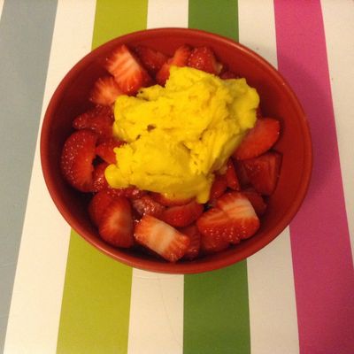 Coupe de fraises, sorbet mangue