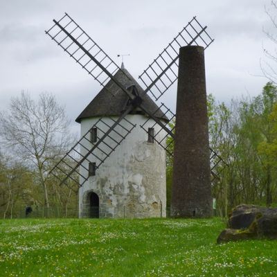 MOULINS, PIGEONNIERS, PHARES, TOURS 