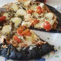 Una pizza italiana nera come il carbone! An Italian peach black Pizza ! Une Pizza Italienne toute noire!