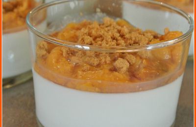 Panna cotta au lait d'amande et compotée de mirabelles