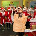 CHAMPS-ÉLYSÉES : LES ENFANTS EN ASSISTANTS DU PÈRE NOËL.