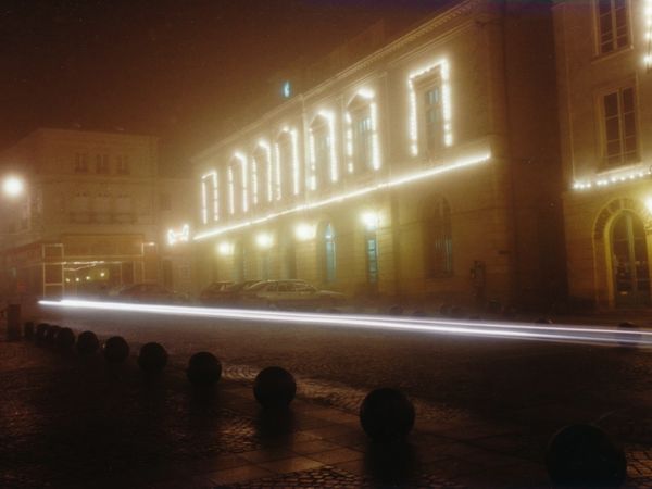 Sablé-sur-Sarthe dans la brume et la nuit en décembre 1994