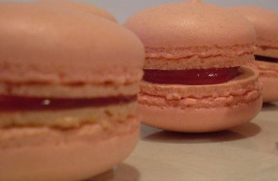 Macarons rose façon BN fraise filante ou chocolat rose