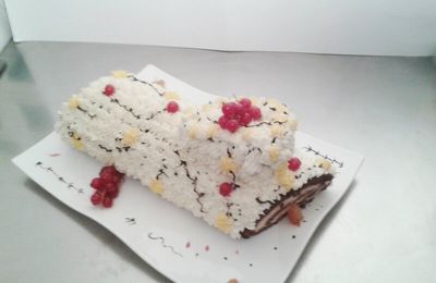  Bûche aux trois chocolats et à la poire ( du chef Custos)