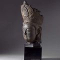 Importante tête de Bodhisattva en pierre. Chine ca XIVe siècle