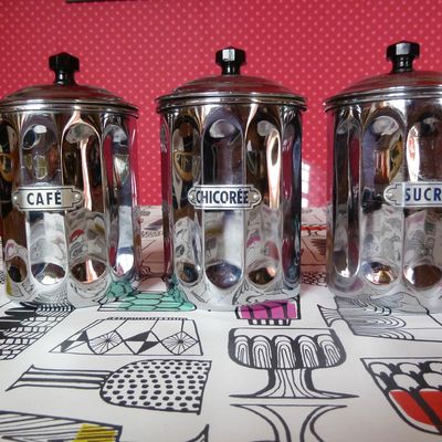 LES TROIS POTS - 30 EUROS - (...à ceux qui n'ont pas de pot...) et donc RÉSERVÉ A MARIE-LAURE G. LOL