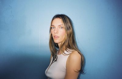 Critique d'album : "99 Nights"; la pop entrainante et internationale de Charlotte Cardin