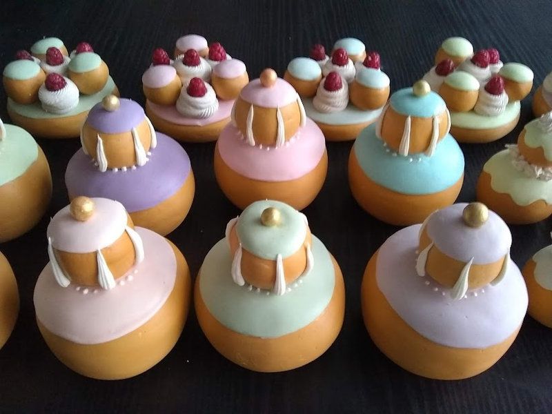 Faux gâteaux esprits 18ème siècle, tournage cinéma, Emily in Paris