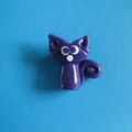 Broche fimo : chat violet.