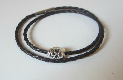 bracelet cuir tressé perle tête de mort, bracelet cuir 5 tours et collier en pâte polymère marron et rose