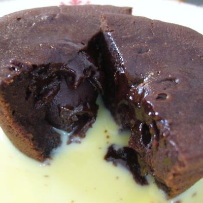 Coulants au chocolat épicés, crème anglaise au safran..Joyeuse Saint Valentin!<3