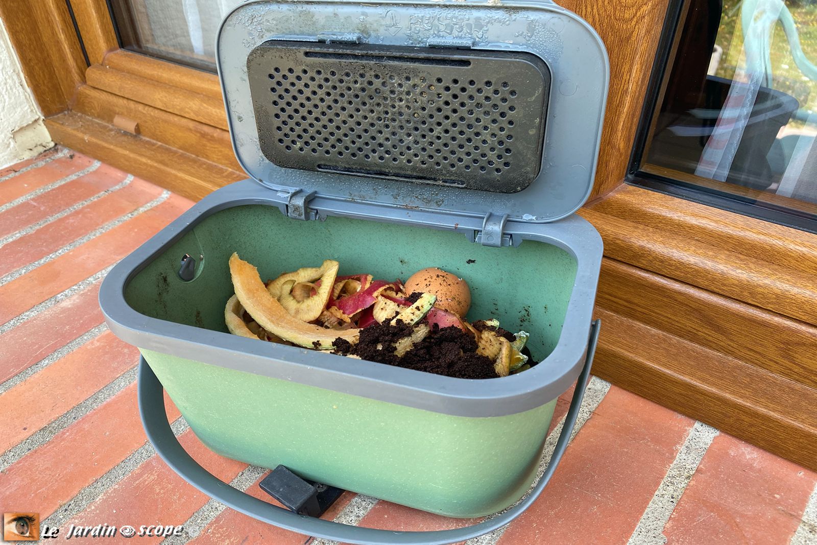 Mini-poubelle à compost