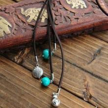 Collier cuir turquoise - 15.50 euros