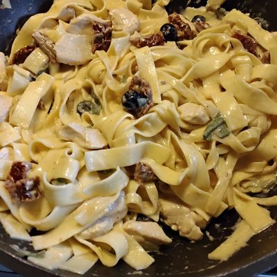 Tagliatelle au poulet et à la sauge 