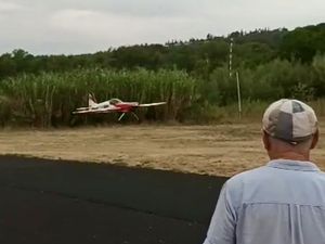 PHILIPPE, LUI, FIDÈLE À SON FUNTANA, TRAVAILLAIT SON ACRO.