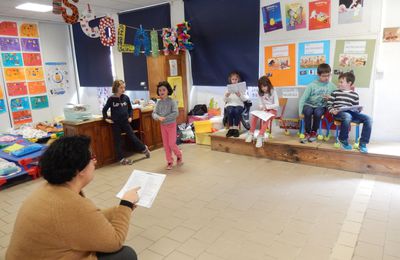 cours de théâtre chaque mardi midi pour 13 élèves du CP au CM2