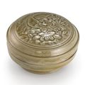 A 'Yue' celadon-glazed box and cover, Northern Song dynasty