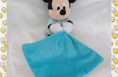 Doudou Peluche Mickey Tenant Mouchoir Bleu Nicotoy Disney