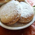 Biscuits légers, légers... Attrapez-les ils vont s'envoler!