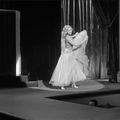 1948 - Marilyn Monroe chante "Anyone Can See I Love You"