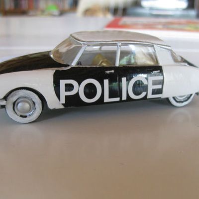 Une citroen ds 19 modèle 1959 Heller