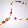 collier boules/cœur orange rouge