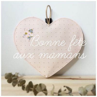 Je souhaite une belle fête à toutes les mamans