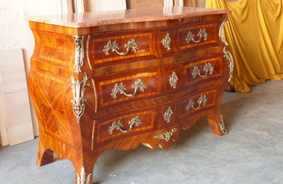 Fabrication d'une commode Tombeau